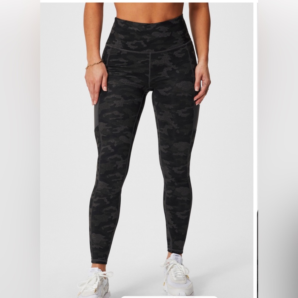 NWT On-The-Go PowerHold® High-Waisted Legging Charcoal Camo Size 2X